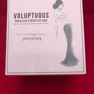 Voluptuous backless strapless bra